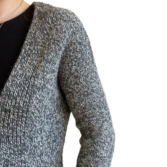 Hand Knit Womens 100% Wool Gray White Marled Minimalistic Preppy Cardigan Sz S - Picture 6 of 6